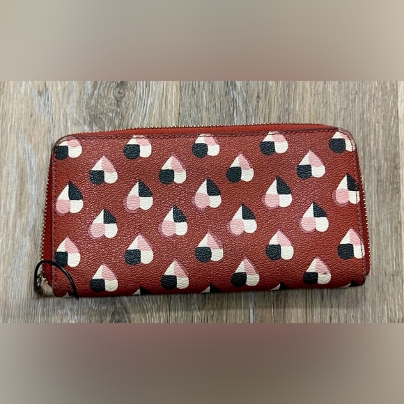 LIKE NEW! Coach RETIRED COACH ACCORDION ZIP White Check Heart Purses White Bag - Picture 11 of 12